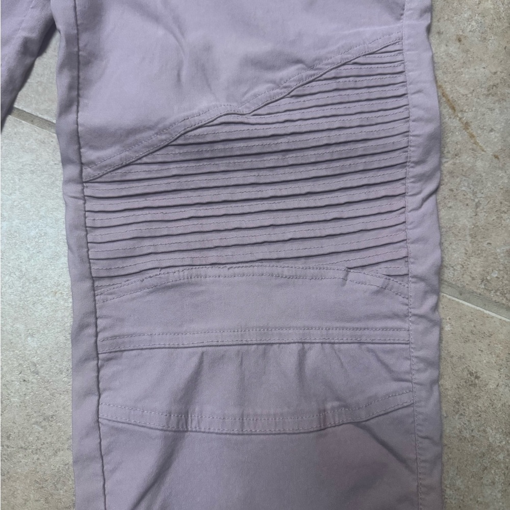 Women’s Light Pink capris - Picture 5 of 10